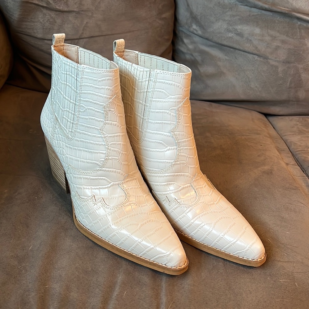 Sam Edelman Women’s Winona Western Booties Size 9.5 White